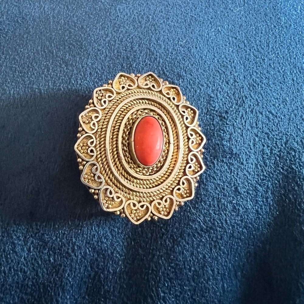Elegant Vintage Sterlng Silver Filigree Coral Brooch Pin